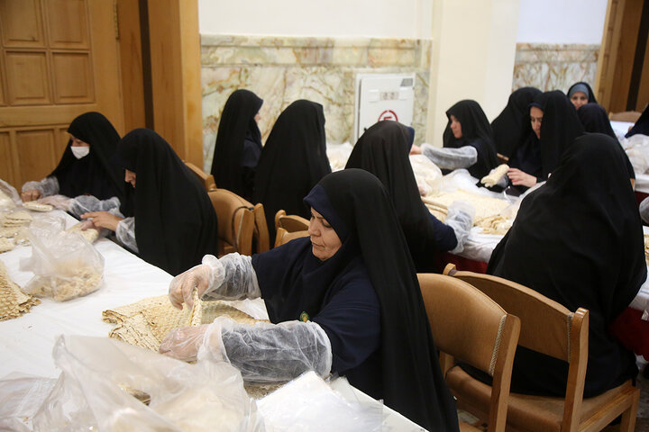 بسته بندی افطاری ساده حرم مطهر حضرت فاطمه معصومه(س)