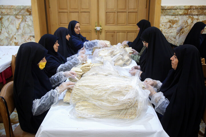 بسته بندی افطاری ساده حرم مطهر حضرت فاطمه معصومه(س)
