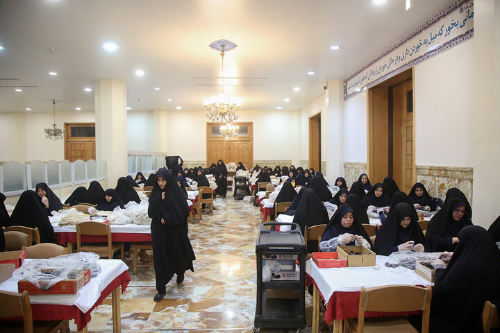 Photos: Simple Iftar Packaging at Hazrat Masoumeh Holy Shrine