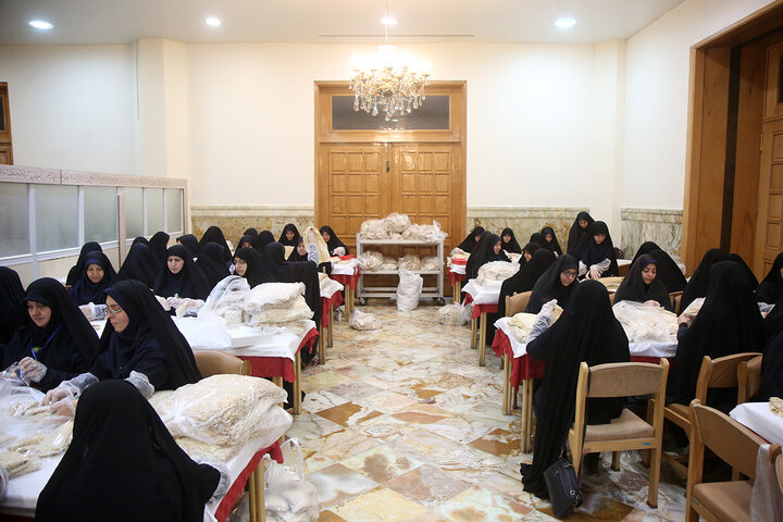 Photos: Simple Iftar Packaging at Hazrat Masoumeh Holy Shrine