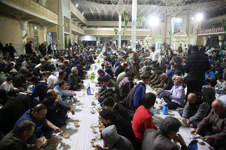 Photos: Iftar Banquet at Hazrat Masoumeh Holy Shrine on First Night of Ramadan