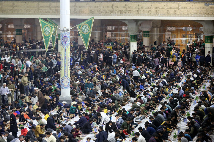 Photos: Iftar Banquet at Hazrat Masoumeh Holy Shrine on First Night of Ramadan