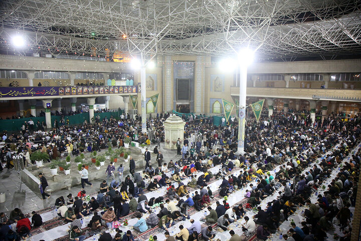 Photos: Iftar Banquet at Hazrat Masoumeh Holy Shrine on First Night of Ramadan