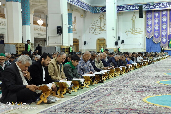 جزء خوانی قرآن کریم در حرم حضرت فاطمه معصومه(س)