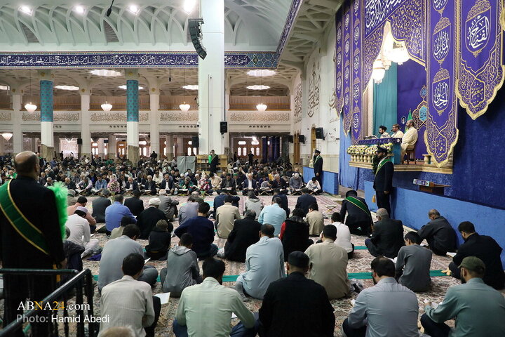 جزء خوانی قرآن کریم در حرم حضرت فاطمه معصومه(س)