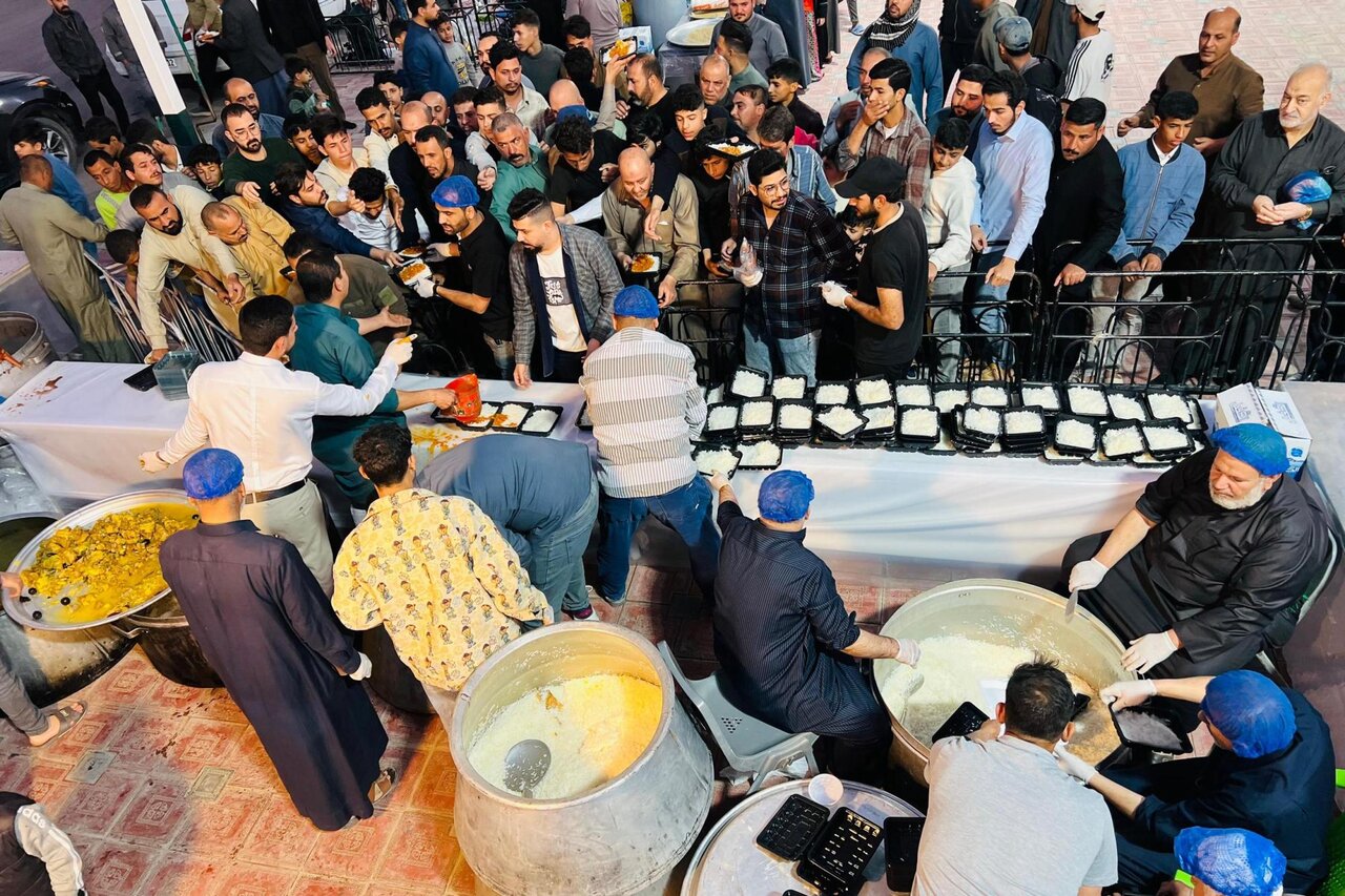 Abbas ibn Ali Complex holds an iftar banquet for visitors on first day of holy Ramadan (+Photos)