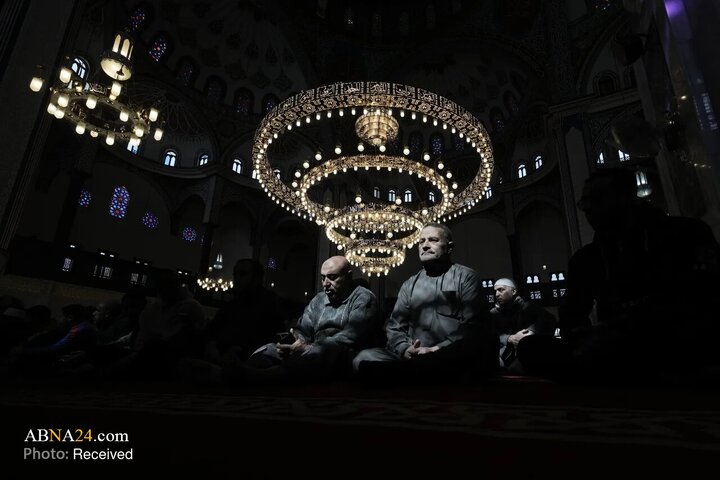 Photos: Beginning of Ramadan in Islamic Countries