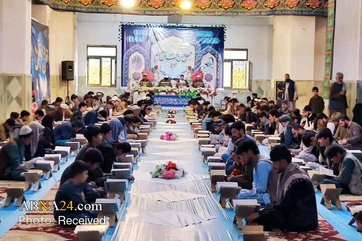 عکس خبری | جزءخوانی قرآن کریم در حرم امام‌زاده یحیی(ع) در شمال افغانستان