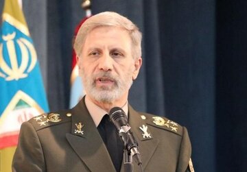 فرمانده کل ارتش: قاتلان رهبر شهید را رها نخواهیم کرد