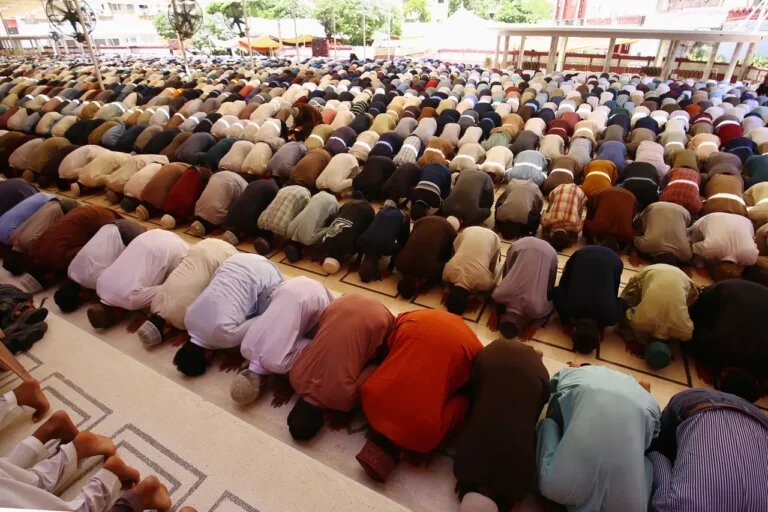 هم‌زمانی رمضان و روزه مسیحیان؛ کلیسا میزبان نمازگزاران مسلمان ایتالیا