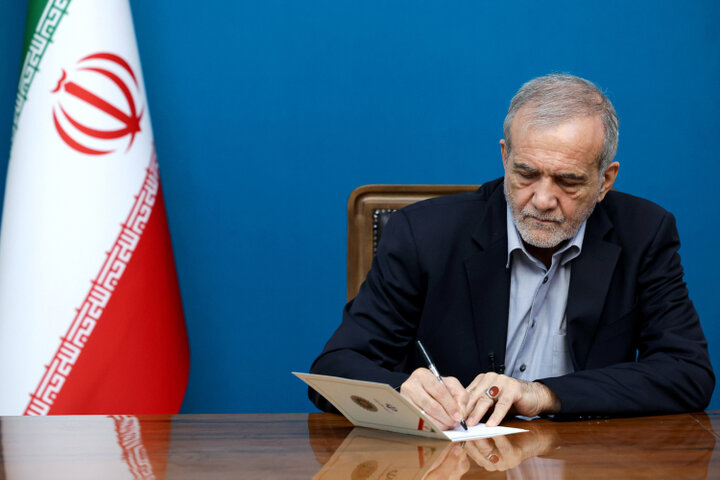 قدردانی رئیس جمهور از داوطلبان و امدادگران هلال احمر
