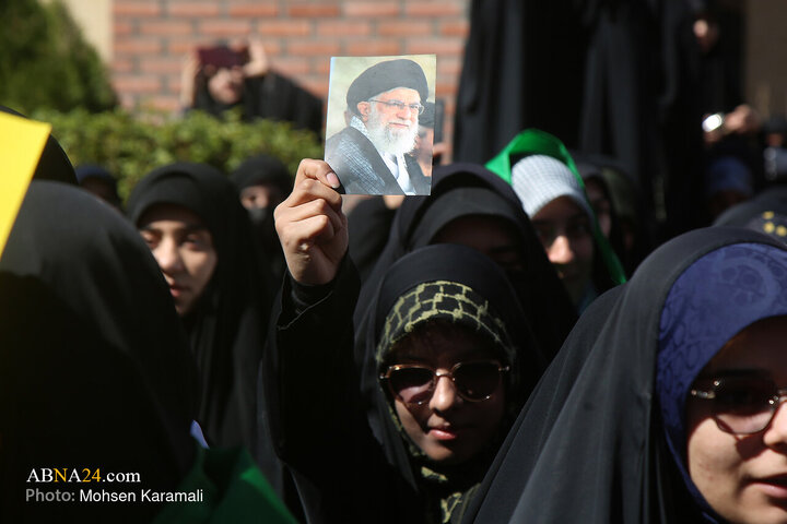 Photos: Qom University Students Rally to Condemn Insult to Iranian Flag