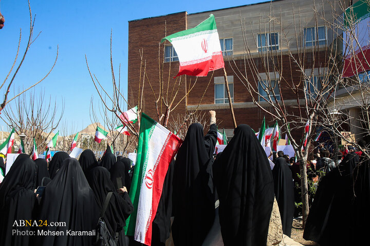 Photos: Qom University Students Rally to Condemn Insult to Iranian Flag