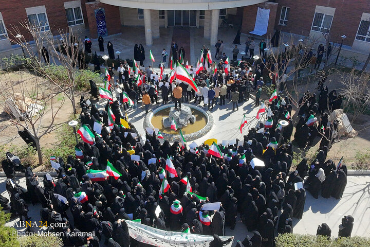 Photos: Qom University Students Rally to Condemn Insult to Iranian Flag