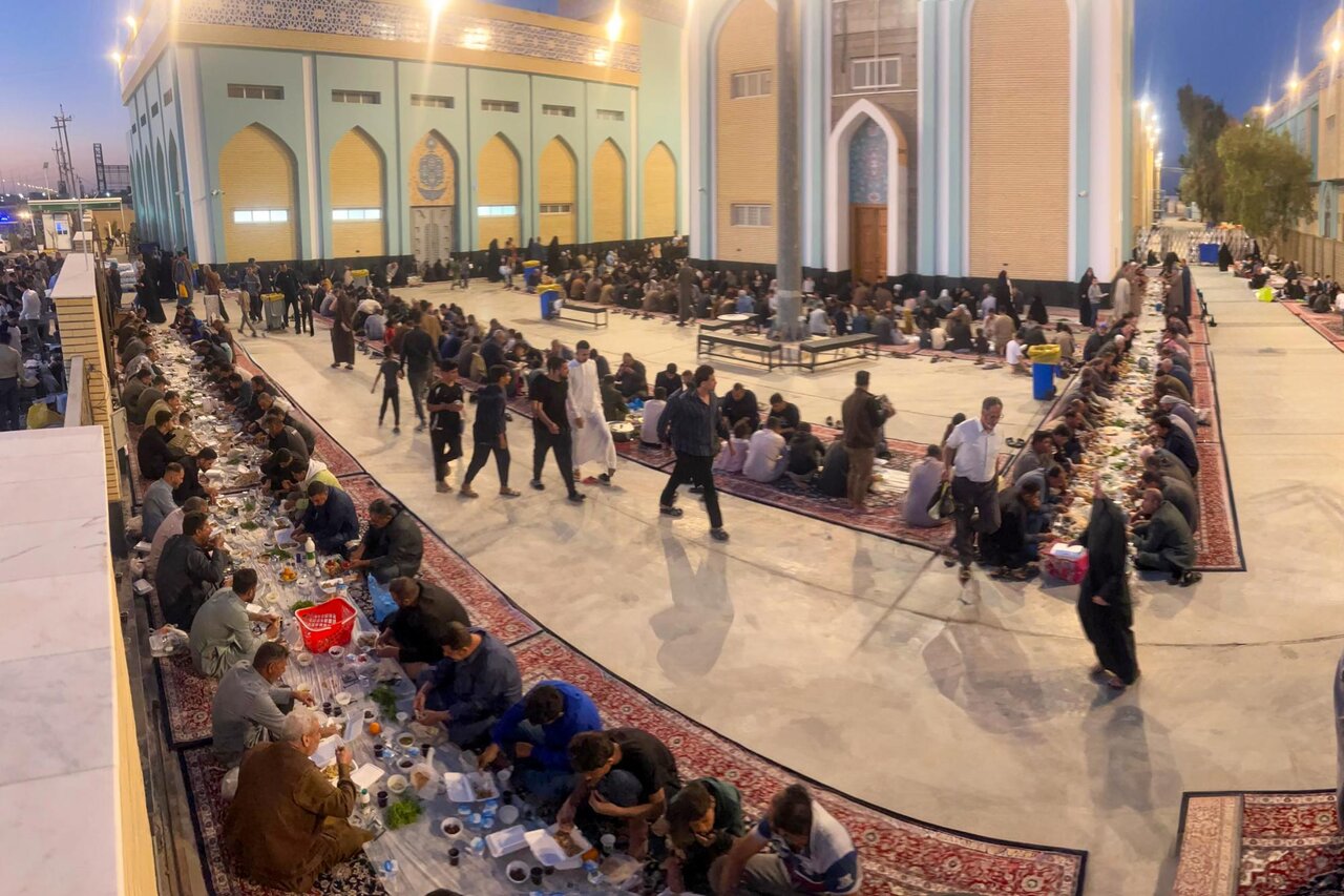 On second Friday eve of holy Ramadan; Abbas ibn Ali complex holds an iftar banquet for visitors (+Photos)