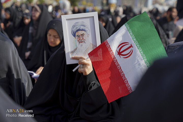 تجمع سوگواران رهبر شهید انقلاب در حرم مطهر رضوی