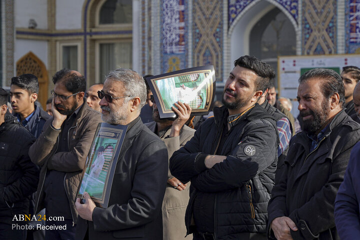 تجمع سوگواران رهبر شهید انقلاب در حرم مطهر رضوی