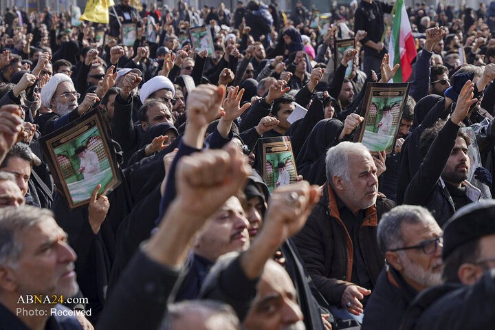 تجمع سوگواران رهبر شهید انقلاب در حرم مطهر رضوی