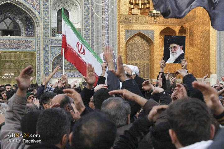 تجمع سوگواران رهبر شهید انقلاب در حرم مطهر رضوی