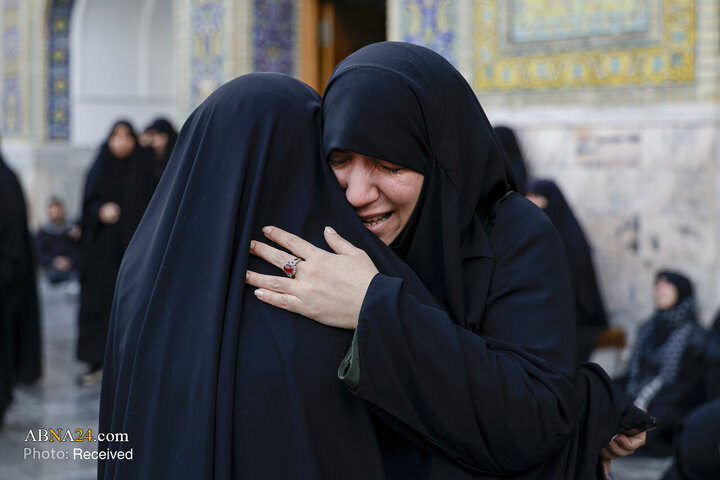 تجمع سوگواران رهبر شهید انقلاب در حرم مطهر رضوی