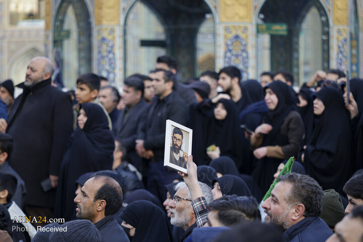 تجمع سوگواران رهبر شهید انقلاب در حرم مطهر رضوی
