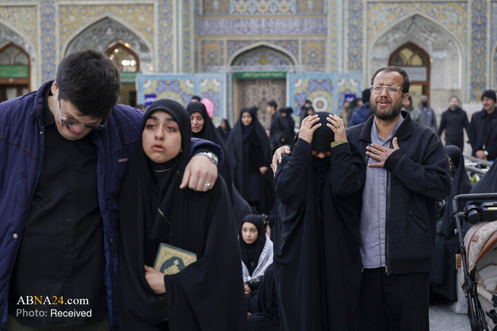 تجمع سوگواران رهبر شهید انقلاب در حرم مطهر رضوی