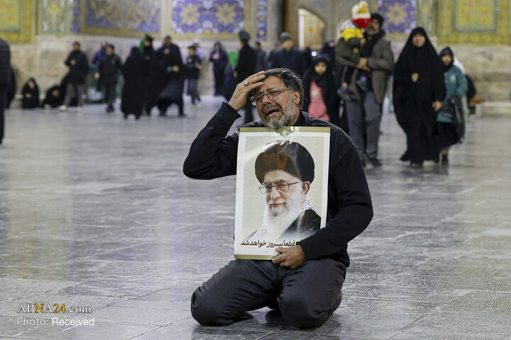 تجمع سوگواران رهبر شهید انقلاب در حرم مطهر رضوی