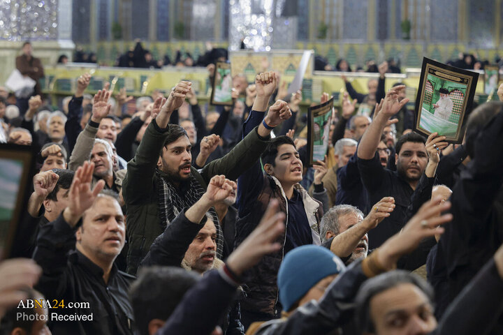 تجمع سوگواران رهبر شهید انقلاب در حرم مطهر رضوی