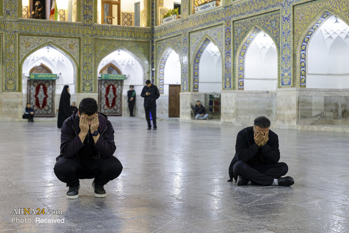 تجمع سوگواران رهبر شهید انقلاب در حرم مطهر رضوی