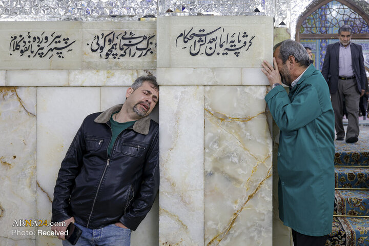 تجمع سوگواران رهبر شهید انقلاب در حرم مطهر رضوی