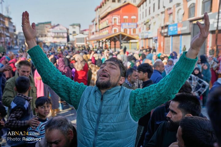 شیعیان در سرینگر در قلمرو کشمیر تحت کنترل هند، در اعتراض به شهادت رساندن ­‹آیت‌الله علی خامنه‌ای› در حملات آمریکا و اسرائیل، با در دست داشتن تصاویر و پرچم‌ها و سر دادن شعار، تجمع و سوگواری کردند و شهادت ایشان را محکوم کردند.