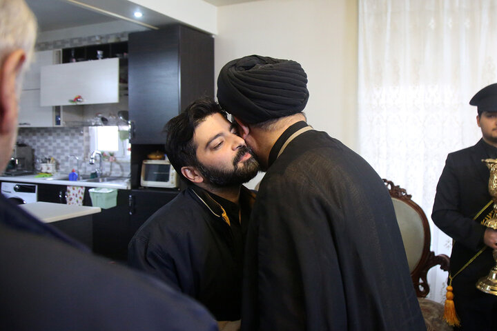 ادای احترام خادمان حرم بانوی کرامت در منزل شهید سپهبد موسوی