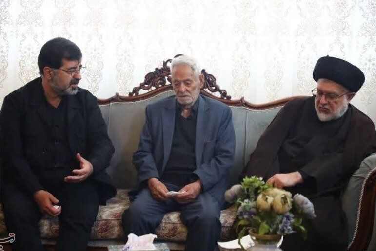 حضور مسولان قم در منزل پدری سرلشکر شهید موسوی