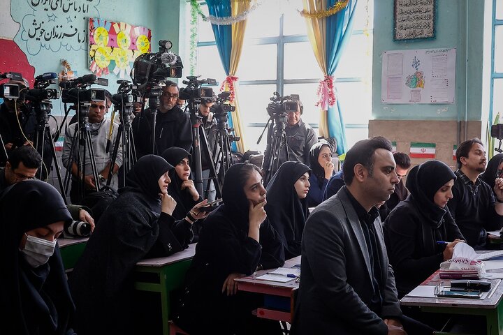 گزارش تصویری | نشست خبری سخنگوی وزارت امور خارجه در دبستان آسیب دیده