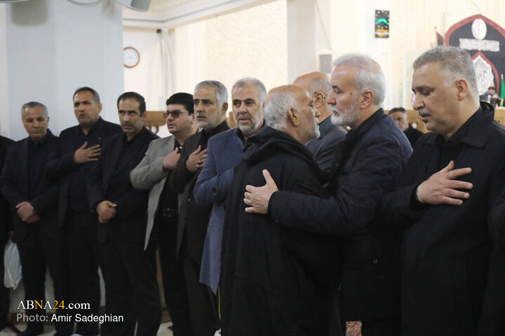 مراسم بزرگداشت شهادت رهبر معظم انقلاب اسلامی در شبستان امام خمینی حرم حضرت شاهچراغ (ع) به میزبانی شهرداری شیراز و شورای شهر شیراز