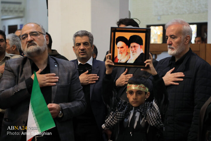 مراسم بزرگداشت شهادت رهبر معظم انقلاب اسلامی در شبستان امام خمینی حرم حضرت شاهچراغ (ع) به میزبانی شهرداری شیراز و شورای شهر شیراز