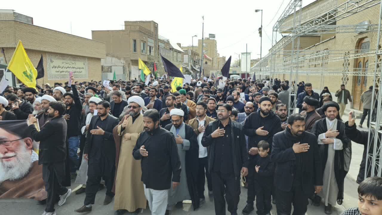 خروش طلاب اردو زبان جامعه المصطفی به خونخواهی امام شهید + تصاویر