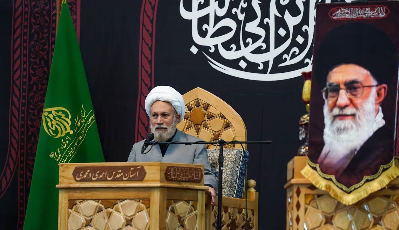 دست خدا از آستین ملت ایران بیرون آمده است/دشمنان خداوند در مسیر طاغوت می جنگندند