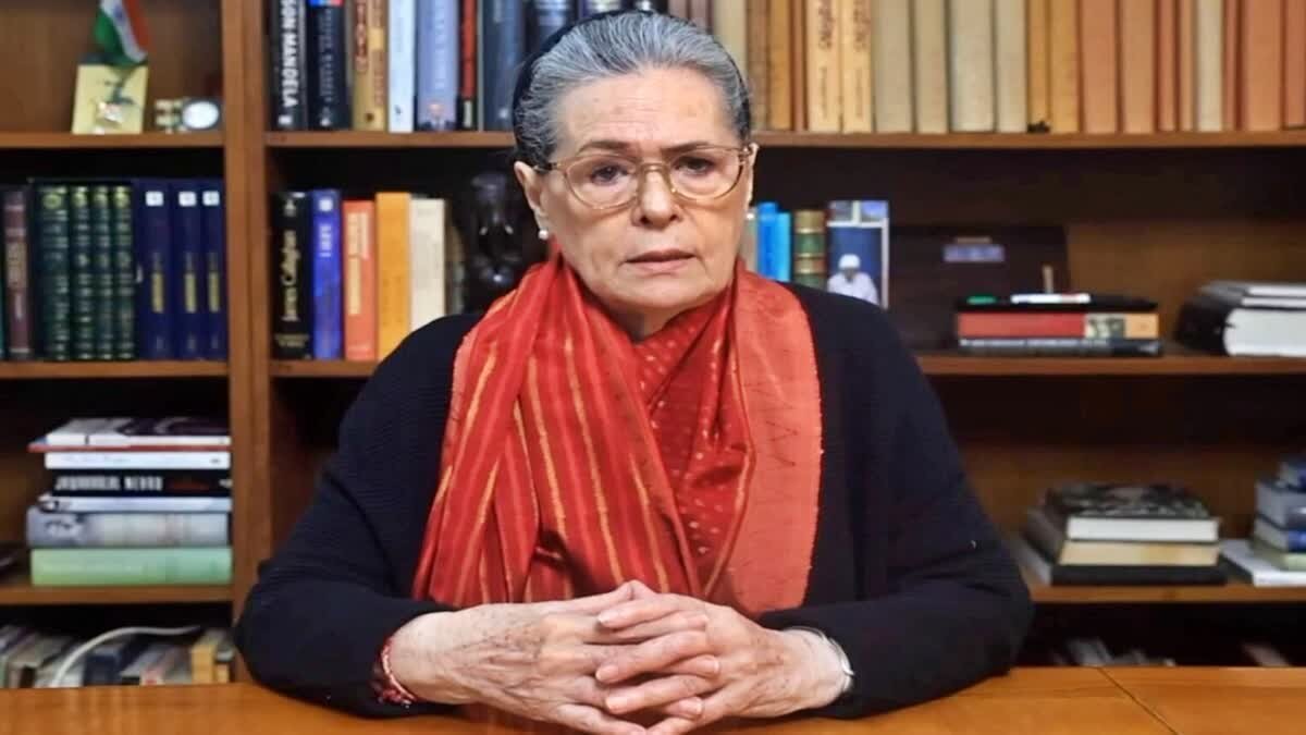 انتقاد صریح سونیا گاندی از سکوت دولت هند دربرابر ترور رهبر معظم انقلاب