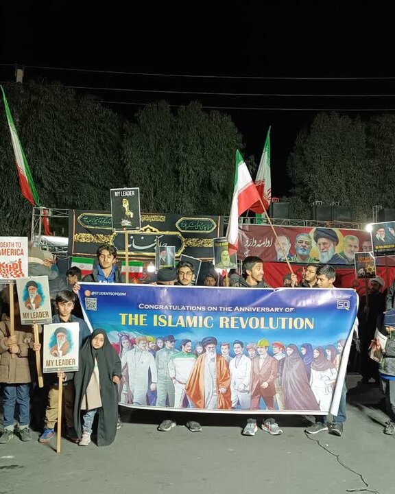 عکس خبری | تجمع شهروندان خارجی مقیم شهر قم در سوگ شهادت رهبر معظم انقلاب