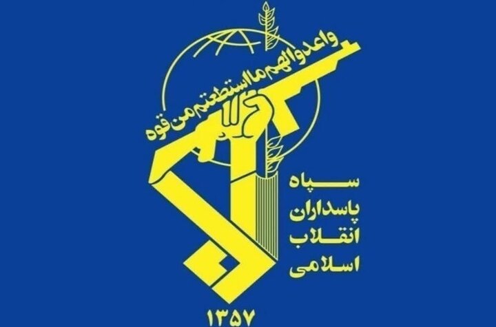 ناوشکن آمریکایی توسط موشک‌های سپاه مورد اصابت قرار گرفت