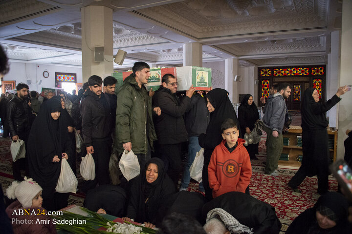 مراسم وداع خانواده ها با شهدا جنگ آمریکایی - صهیونیستی با پیکر مطهر 14شهید استان فارس