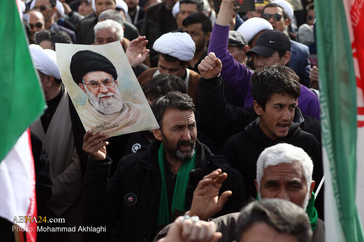 راهپیمایی مهاجرین افغانستانی مقیم قم در انزجار از جنایات آمریکایی - صهیونی