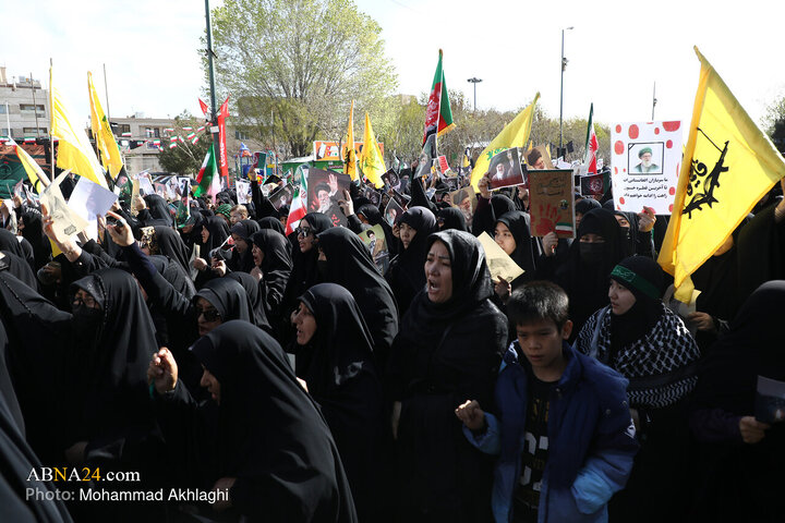 راهپیمایی مهاجرین افغانستانی مقیم قم در انزجار از جنایات آمریکایی - صهیونی