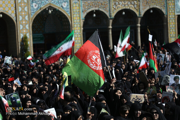 راهپیمایی مهاجرین افغانستانی مقیم قم در انزجار از جنایات آمریکایی - صهیونی