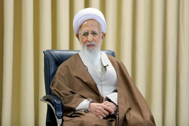 Ayatollah Javadi Amoli: Leader of Islamic Revolution devoted his blessed life to safeguarding Islam, dignity of Muslims, Independence of country