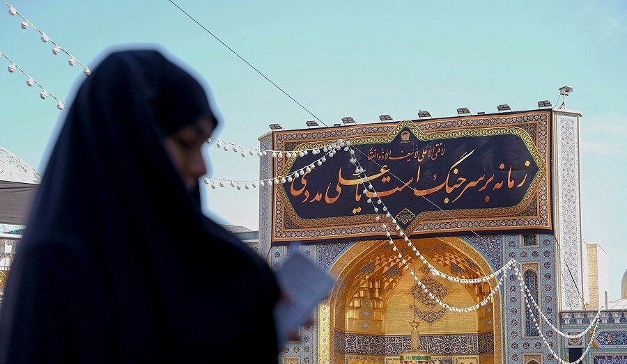 نصب کتیبه‌های شهادت امیرالمومنین علی(ع) در حرم مطهر رضوی