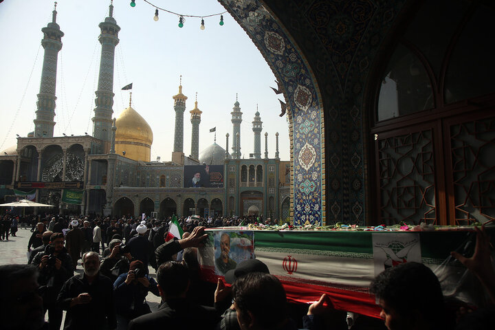 تشییع ۱۶ شهید جنگ رمضان در حرم مطهر بانوی کرامت