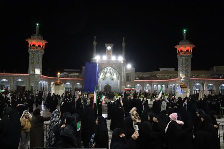 شب‌زنده‌داری بانوان در جوار مضجع نورانی حضرت فاطمه معصومه(س)