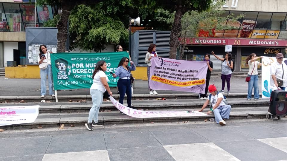Mujeres y feministas marchan en Caracas contra imperialismo y por Palestina e Irán